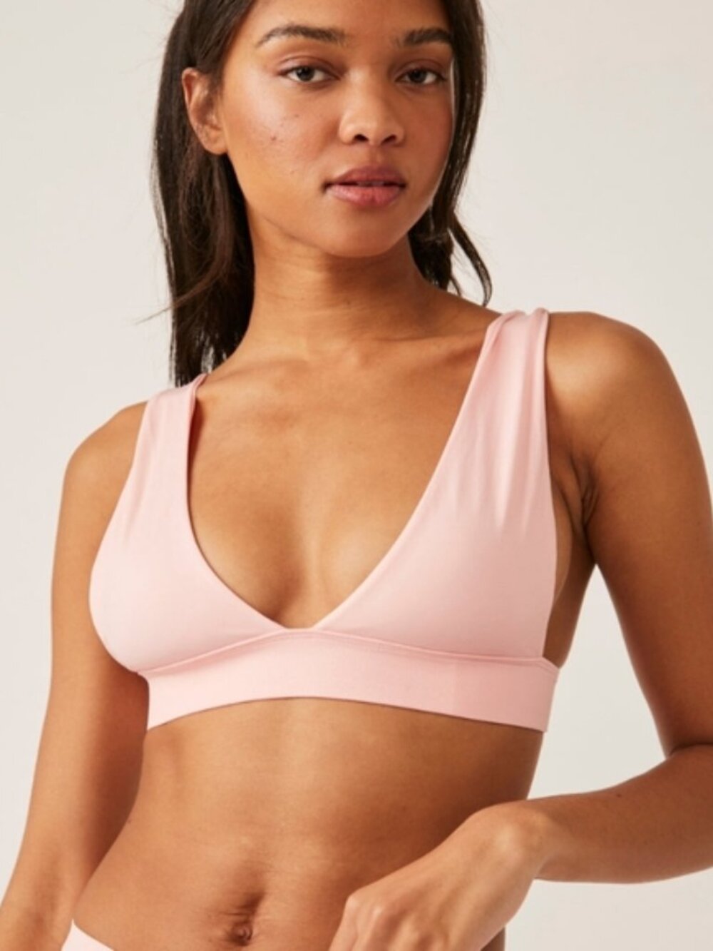 🩰 Intimately by Free People No Show Plunge Bralette M/L